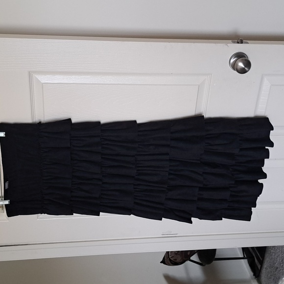 TIER Velvet Skirt - Picture 2 of 10